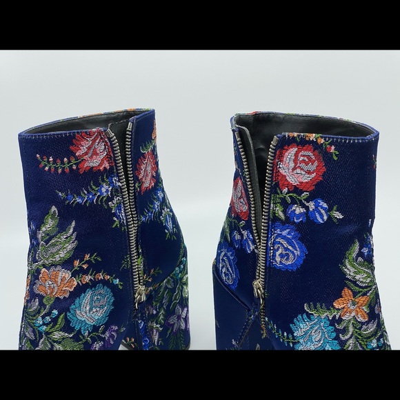 Boots - Picture 3 of 4